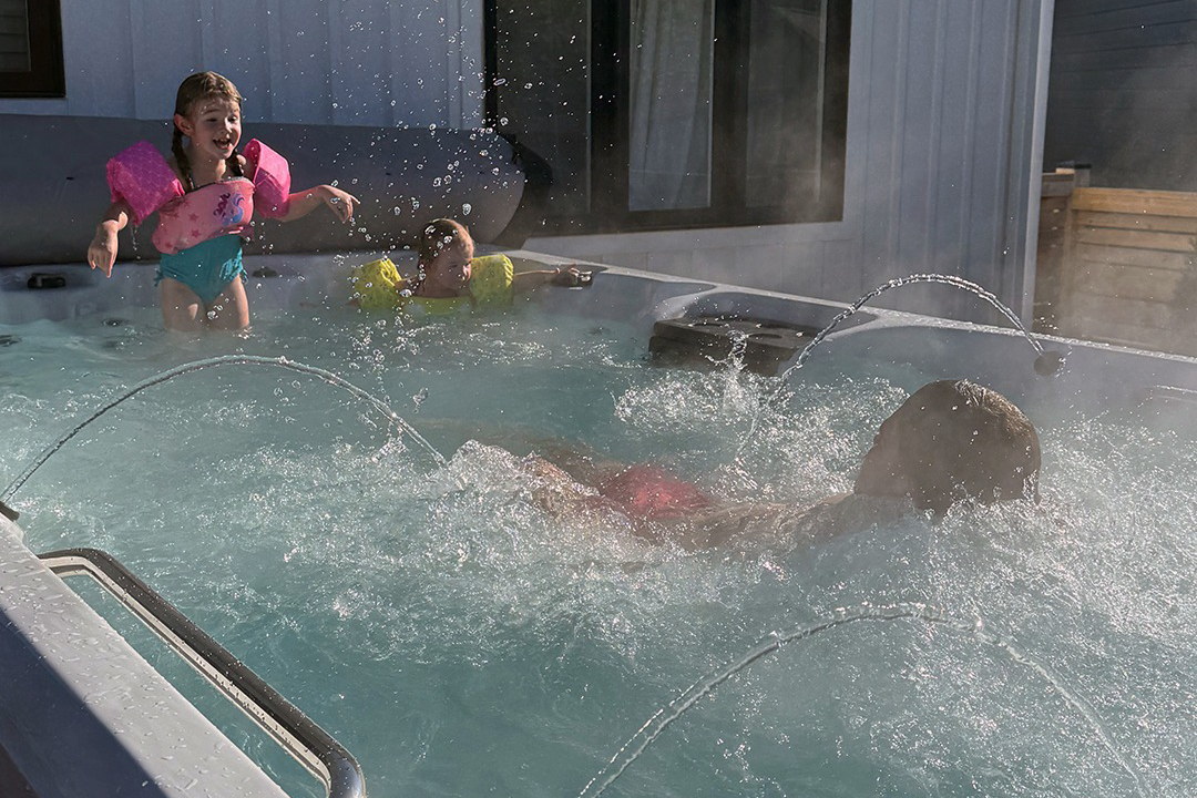 Family · splash time